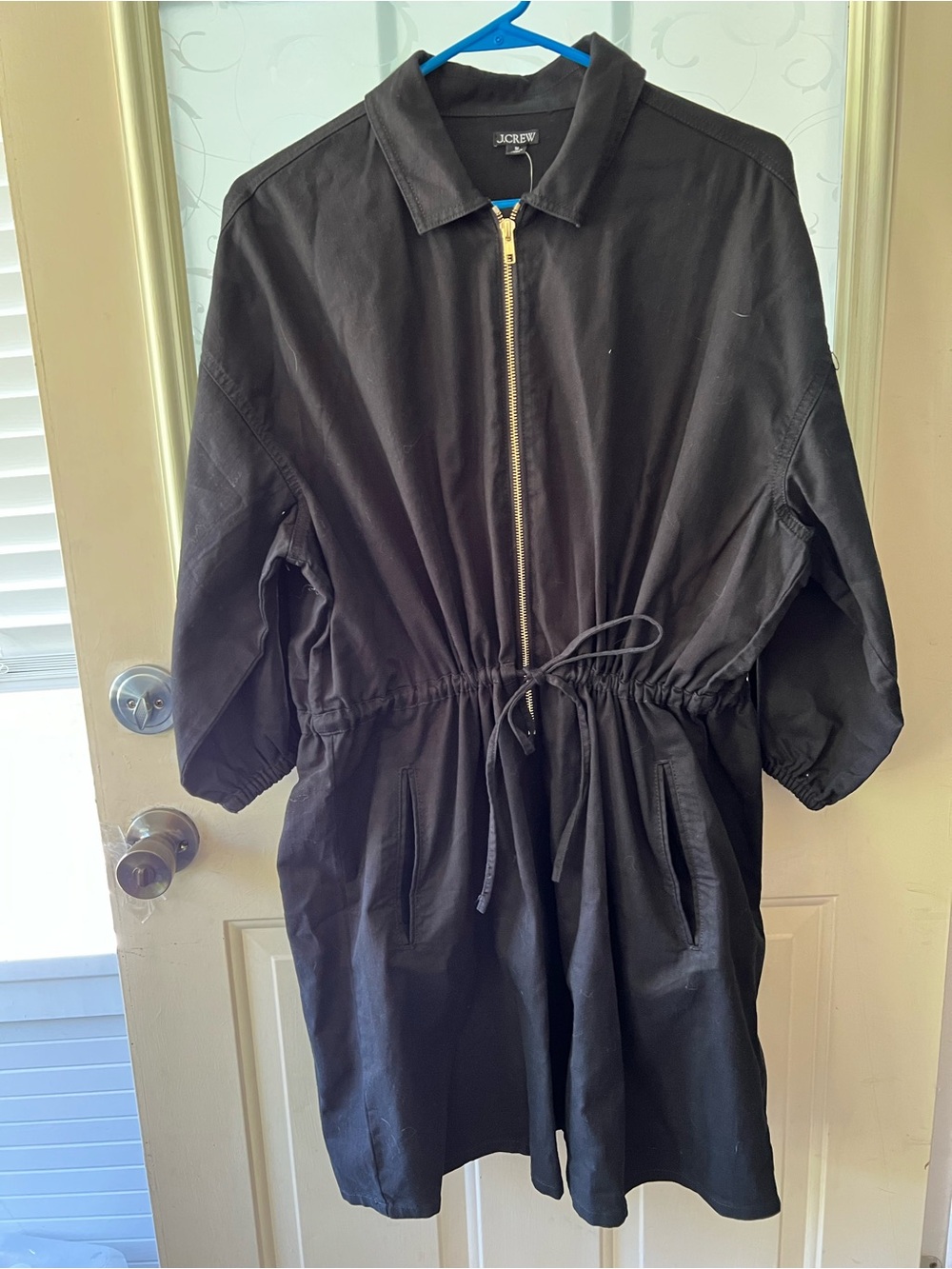 J Crew cinched zip up dress in black
💯 cotton with adjustable drawstring waist.